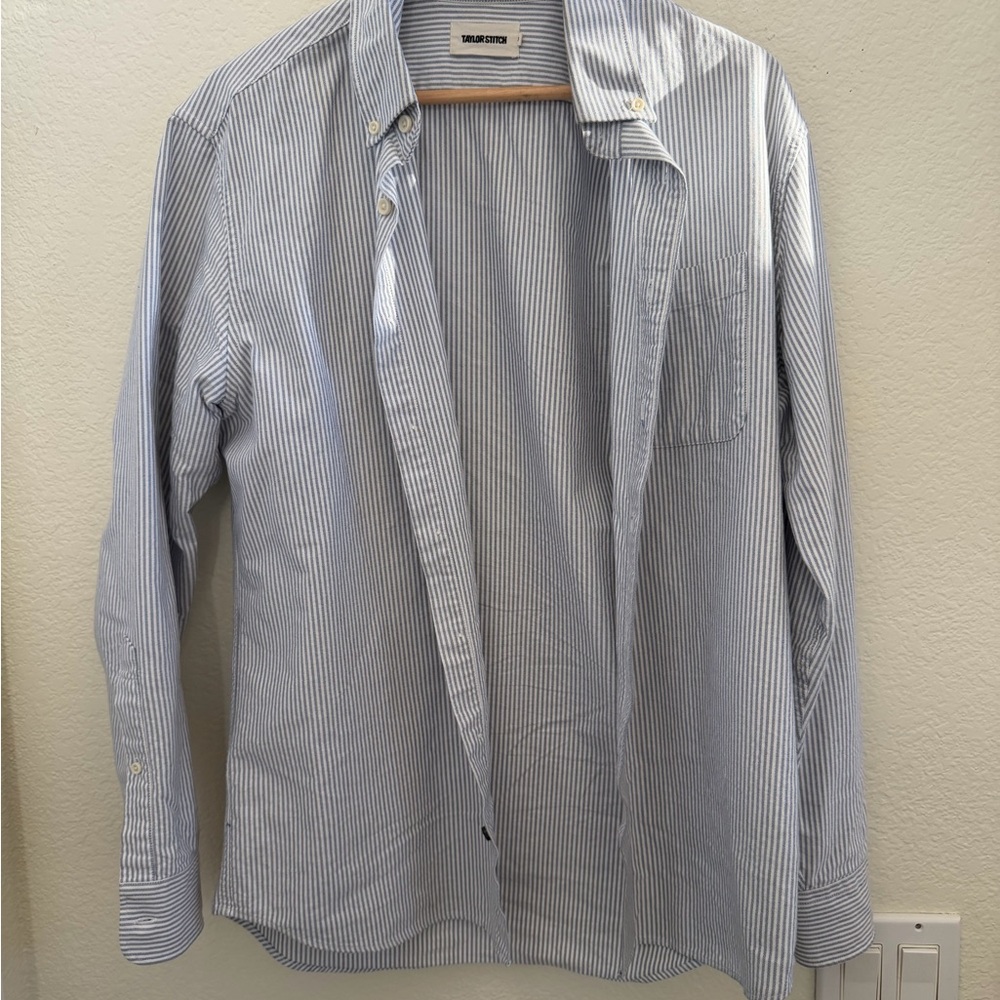 Taylor Stitch The Jack
in Navy University Stripe Everyday Oxford Men’s medium